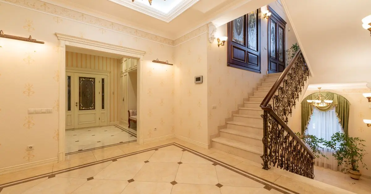 Transforma tu entrada: Decoración económica que impresiona