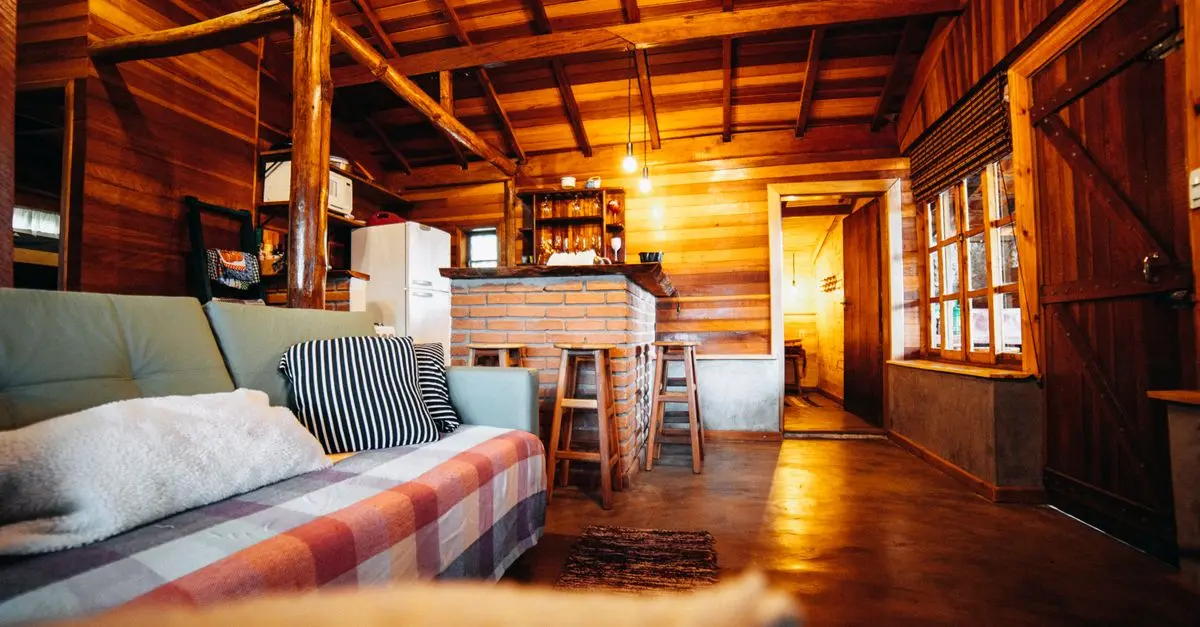 Cómo elegir los mejores materiales económicos para decorar tu hogar