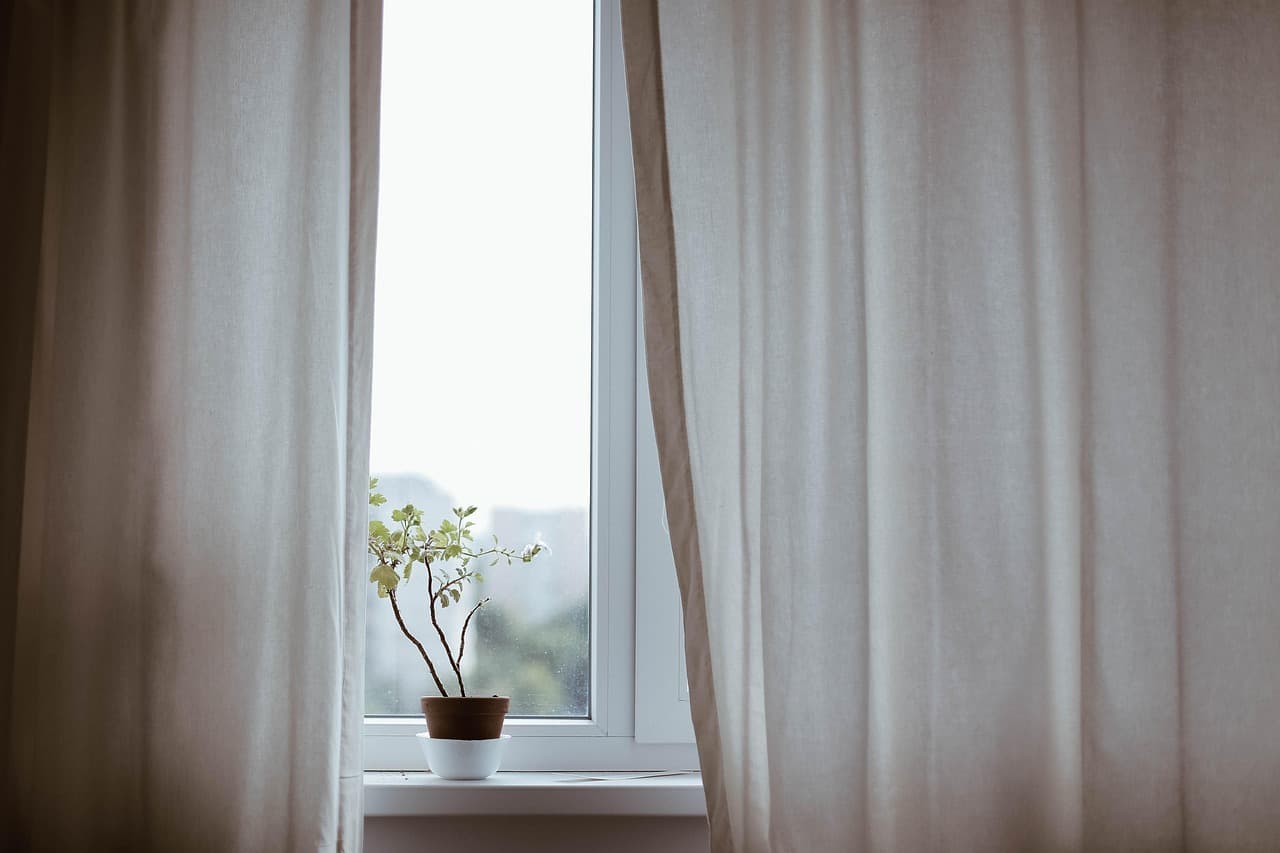 Cómo maximizar la luz natural en la decoración económica